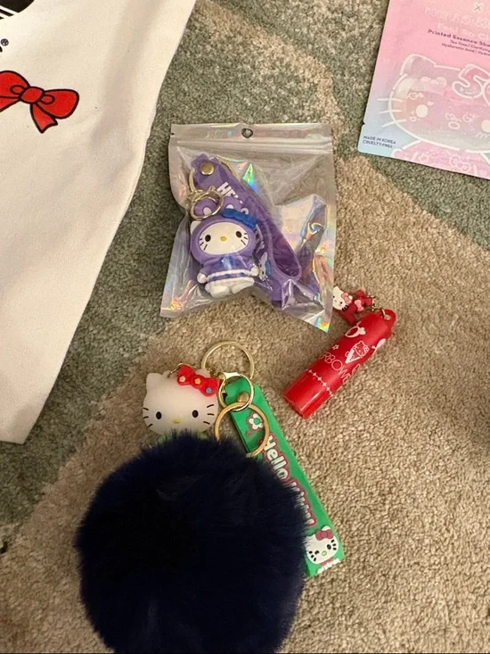 Hello Kitty Bundle ❤️ - Picture 5 of 5